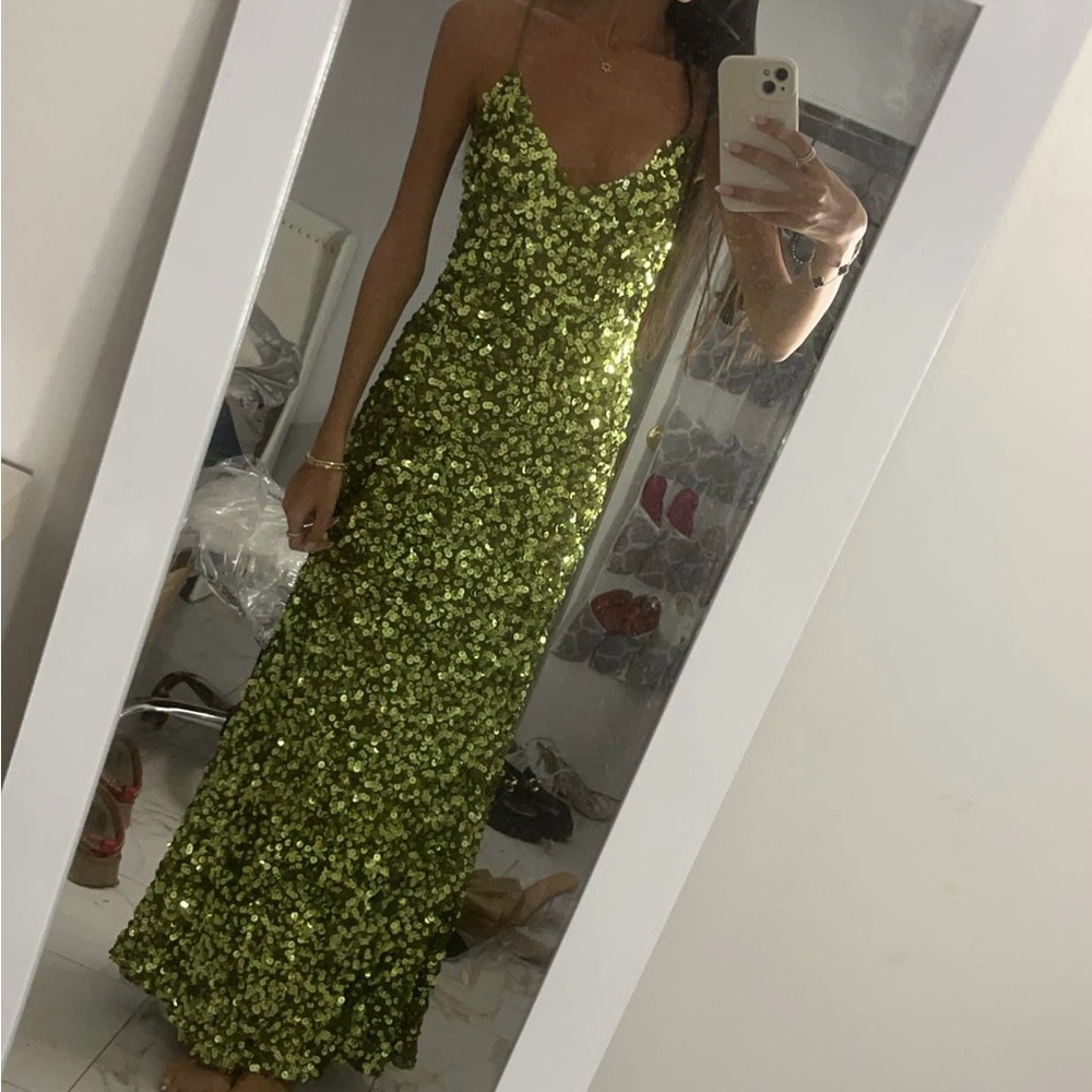 Elegant Green Sequin Dress - Picture 2 of 3